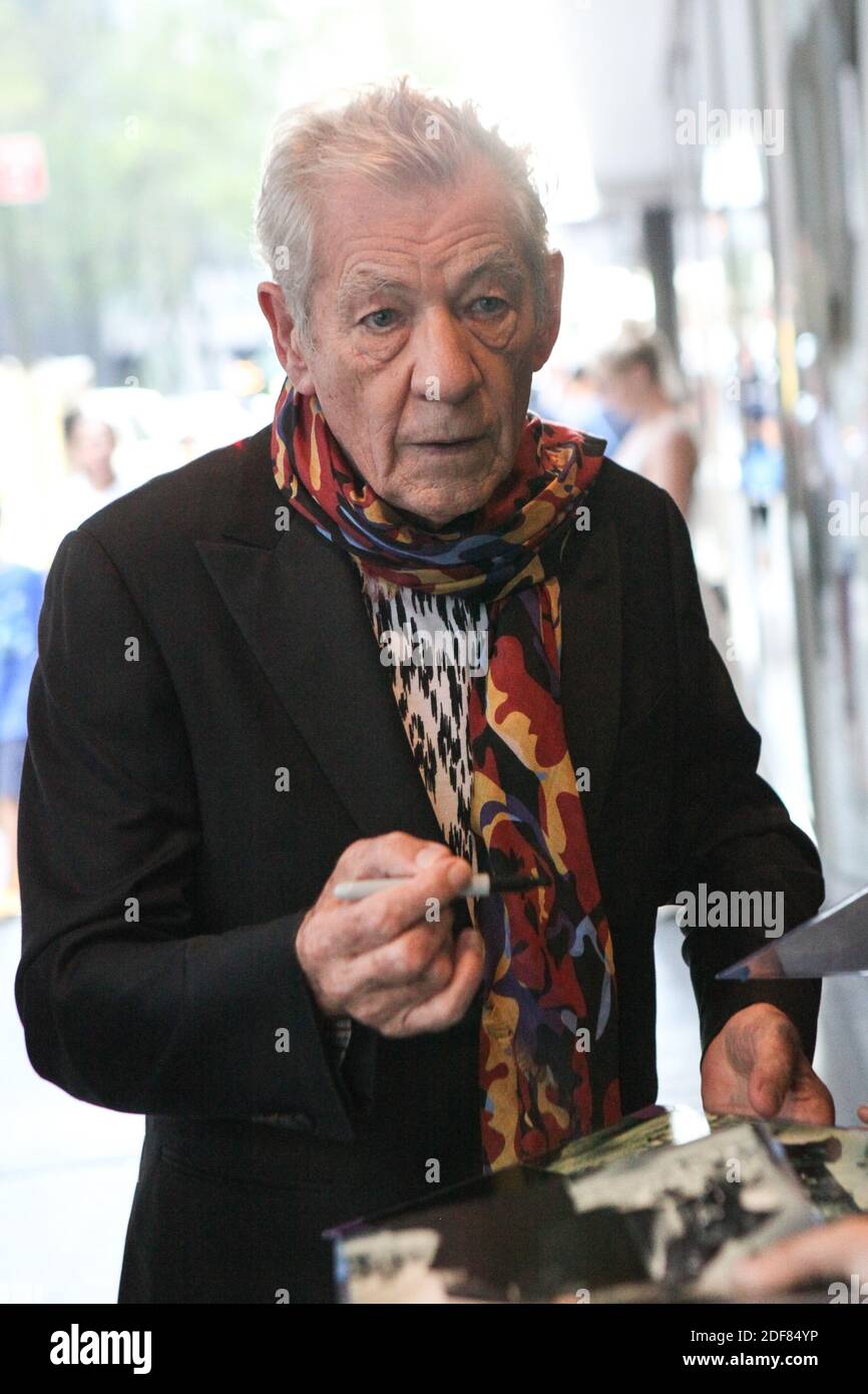 New York, NY, États-Unis. 13 juillet 2020. Ian McKennen arrive au « Mr. Première de Holmes à New York à MoMA le 13 juillet 2015 à New York. Crédit : Diego Corredor/Media Punch/Alay Live News Banque D'Images
