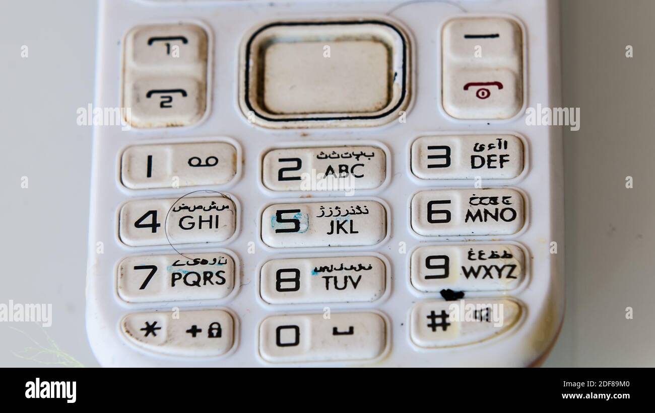 Vieux clavier arabe de téléphone portable, sur fond blanc Photo Stock -  Alamy