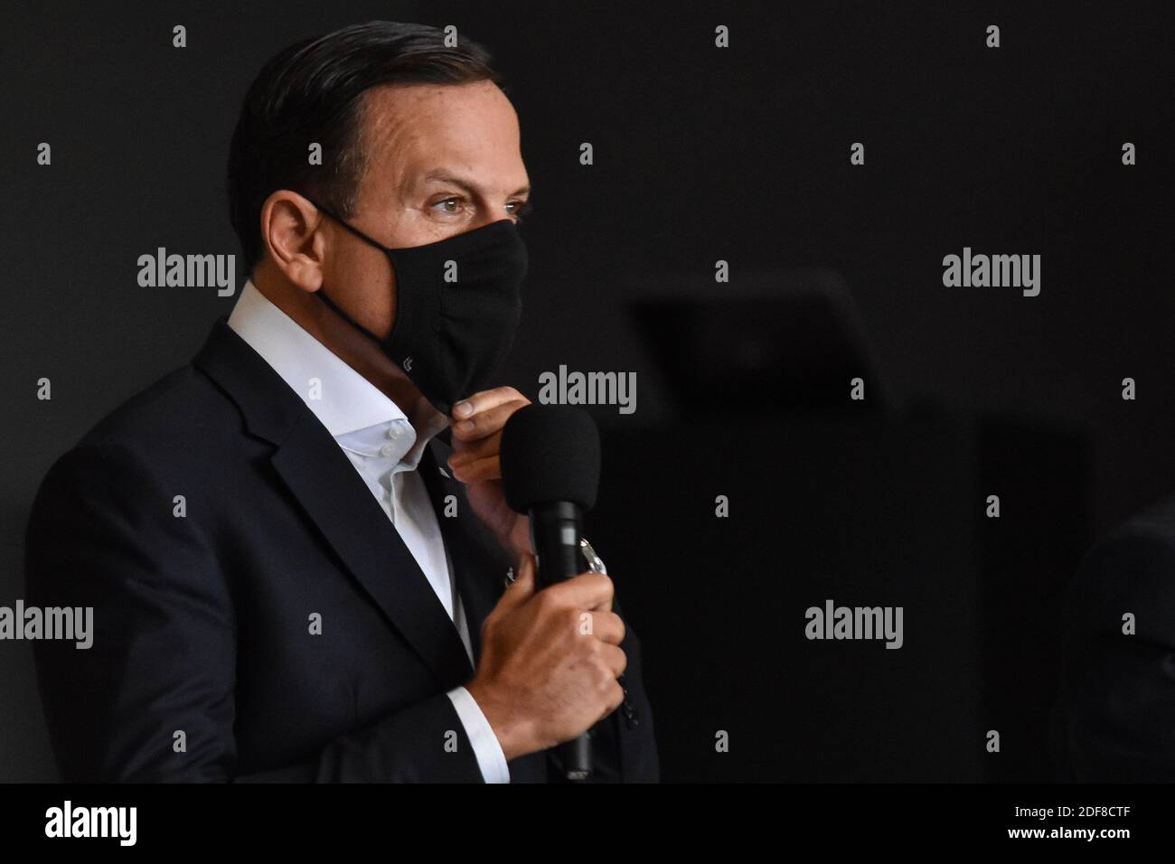 SÃO PAULO, SP - 03.12.2020: COLETIVA DE IMPRENSA JOÃO DORIA COVID19 - João Doria, (PSDB) Gouverneur de São Paulo, lors d'une conférence de presse sur les mesures de lutte contre le coronavirus, (COVID-19) ce jeudi, (3) au Palácio dos Bandeirantes. Lors de la conférence de presse, João Doria a également parlé du vaccin CoronaVac et de la concession du complexe sportif Ibirapuera. (Photo: Roberto Casimiro/Fotoarena) Banque D'Images