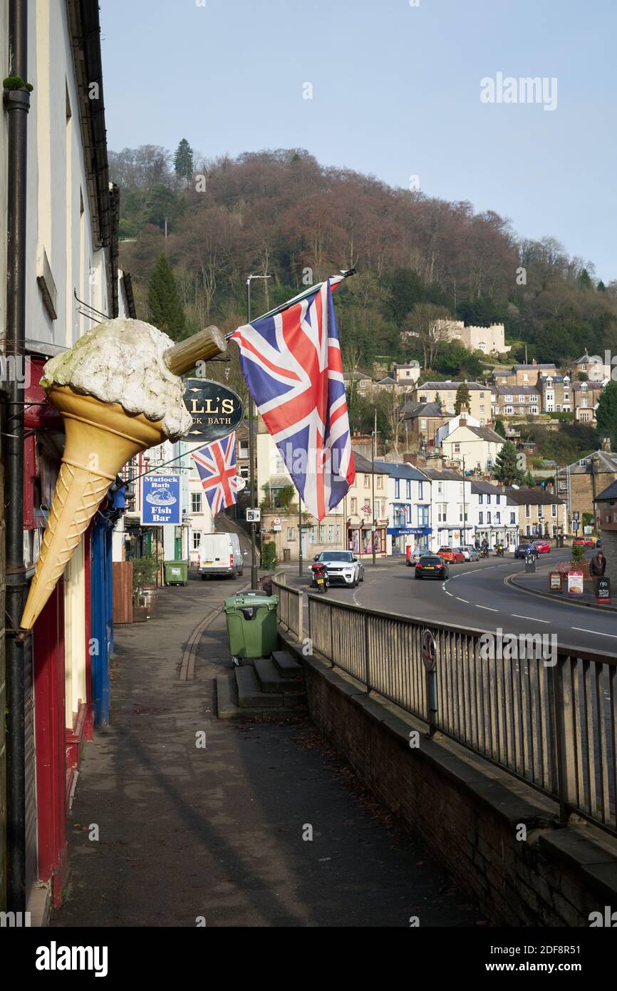 Cône de glace géant, Matlock Bath, Derbyshire, Royaume-Uni Banque D'Images