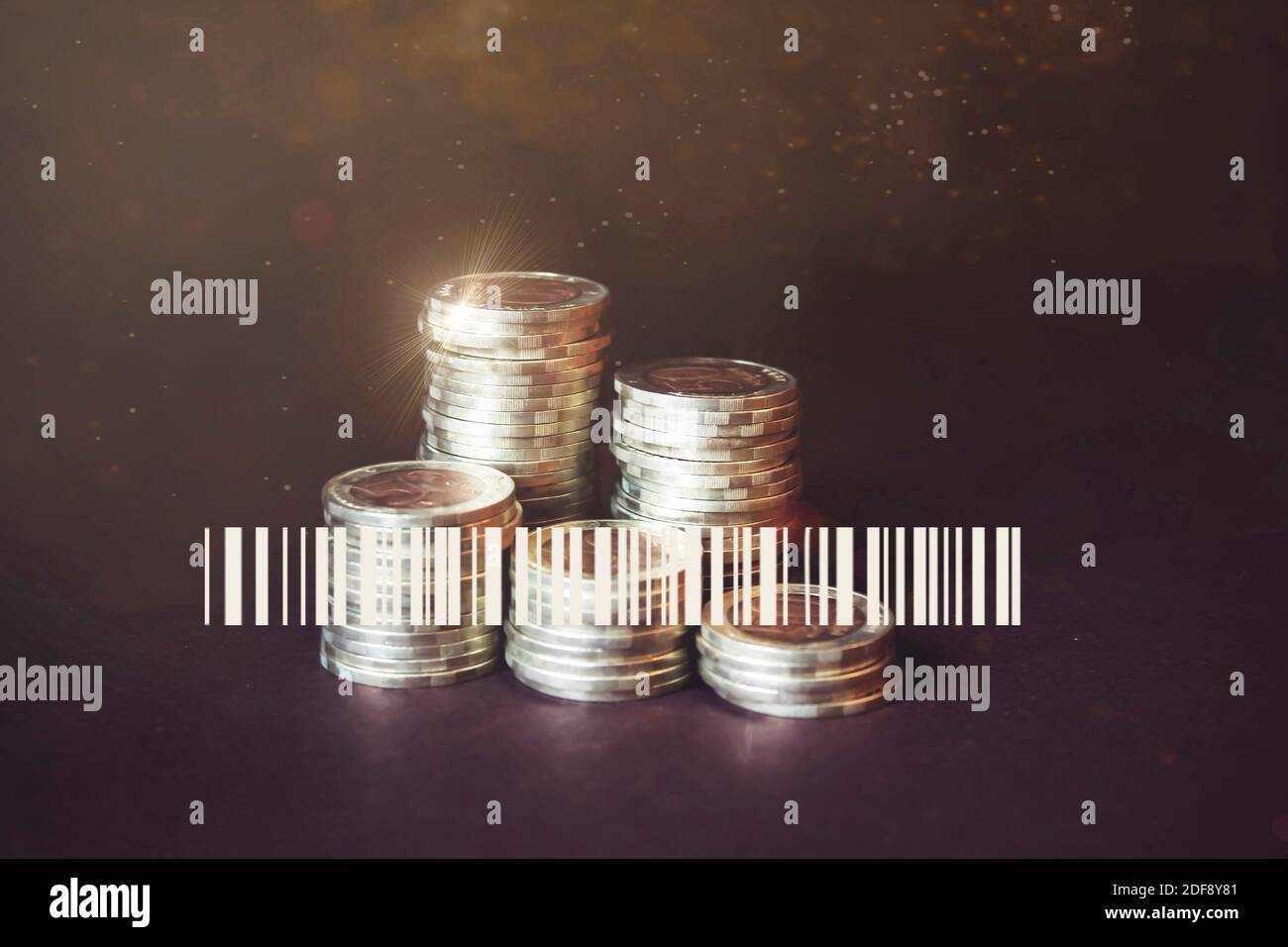 Pièce d'argent sur chaque ligne se levant sur fond sombre avec balayage de code-barres de Gologram. Bourse. Entreprises modernes de gestion d'entrepôt. Affaires Banque D'Images