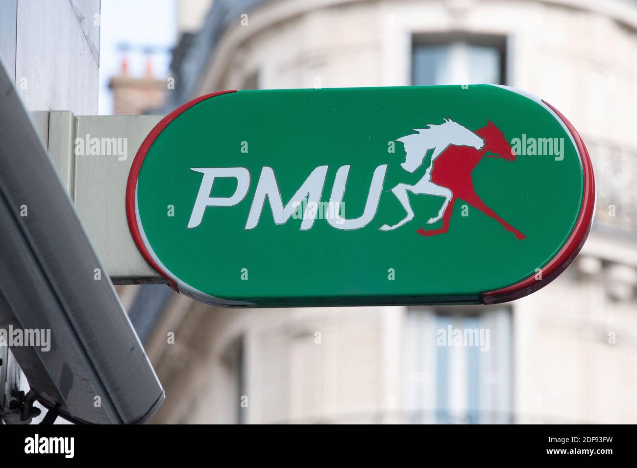 Une enseigne de PMU à Paris, le 9 avril 2020 à Paris, France. Photo de David Niviere/ABACAPRESS.COM Banque D'Images