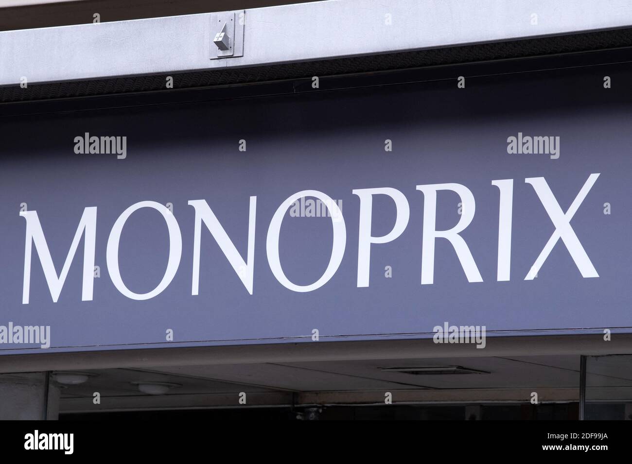 Logo monoprix Banque de photographies et d’images à haute résolution ...