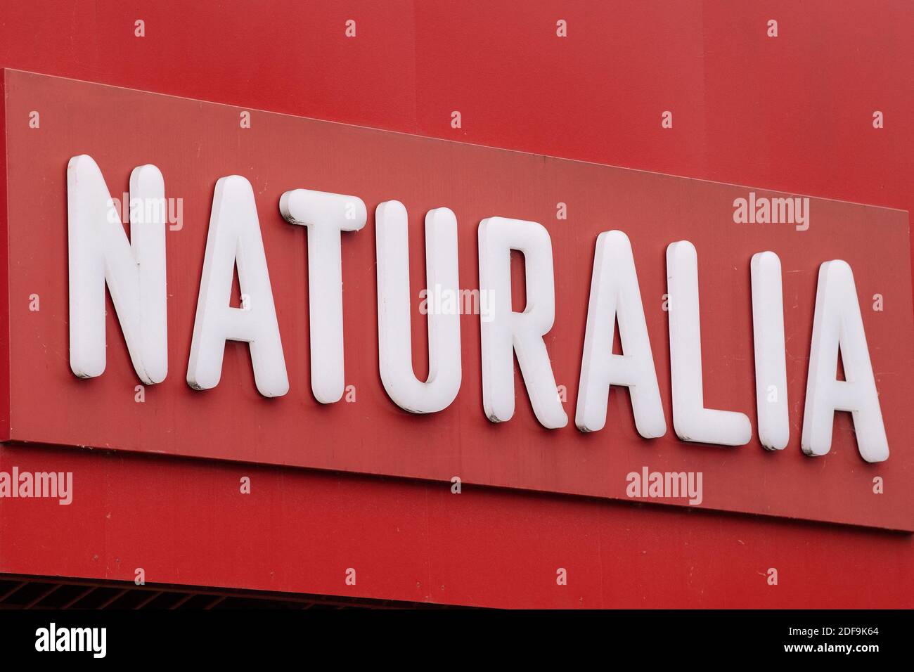 Une enseigne de la boutique Naturalia, le 30 avril 2020 à Saint Maur des fosses, France. Photo de David Niviere/ABACAPRESS.COM Banque D'Images Une enseigne de la boutique Naturalia, le 30 avril 2020 à Saint Maur des fosses, France. Photo de David Niviere/ABACAPRESS.COM Banque D'Images