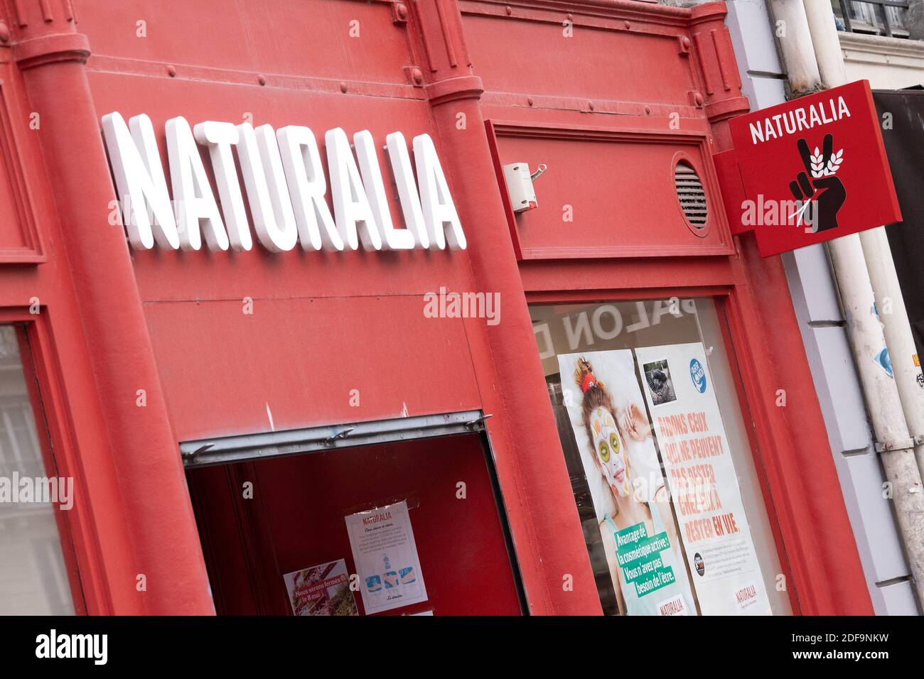 Une enseigne du magasin NATURALIA, le 04 mai 2020 à Paris, France.photo de David NIVIERE/ABACAPRESS.COM Banque D'Images Une enseigne du magasin NATURALIA, le 04 mai 2020 à Paris, France.photo de David NIVIERE/ABACAPRESS.COM Banque D'Images