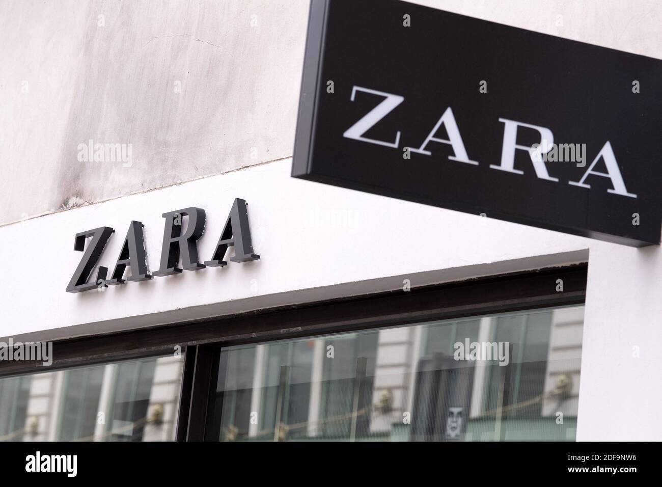 Une enseigne de Zara, le 04 mai 2020 à Paris, France.photo de David  NIVIERE/ABACAPRESS.COM Photo Stock - Alamy