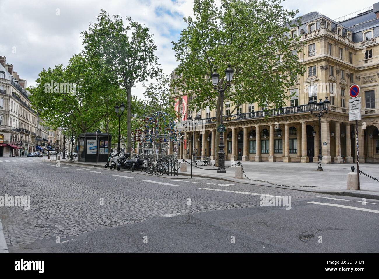 Comédie française sur la place Colette le 43ème jour de confinement pour empêcher la propagation de Covid-19. Paris, France, le 28 avril 2020. Photo de Vincent Gramain/ABACAPRESS.COM Banque D'Images