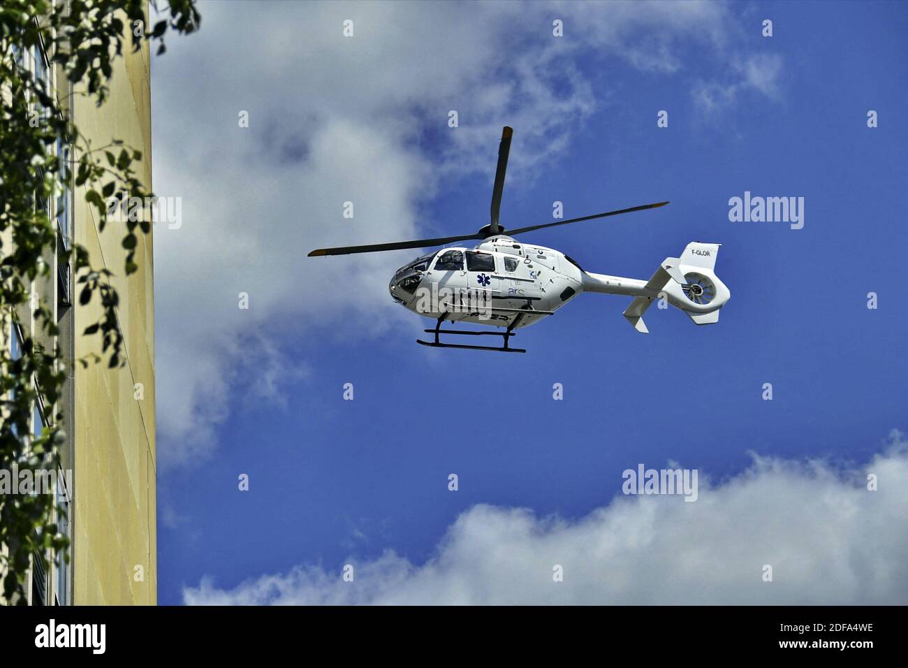 Un hélicoptère SAMU a évacué un patient infecté par Covid 19, de l'hôpital Pitie-Salpetriere à Paris, en France, le 15 mars 2020. Photo par Karim ait Adjedjou/avenir Pictures/ABACAPRESS.COM Banque D'Images