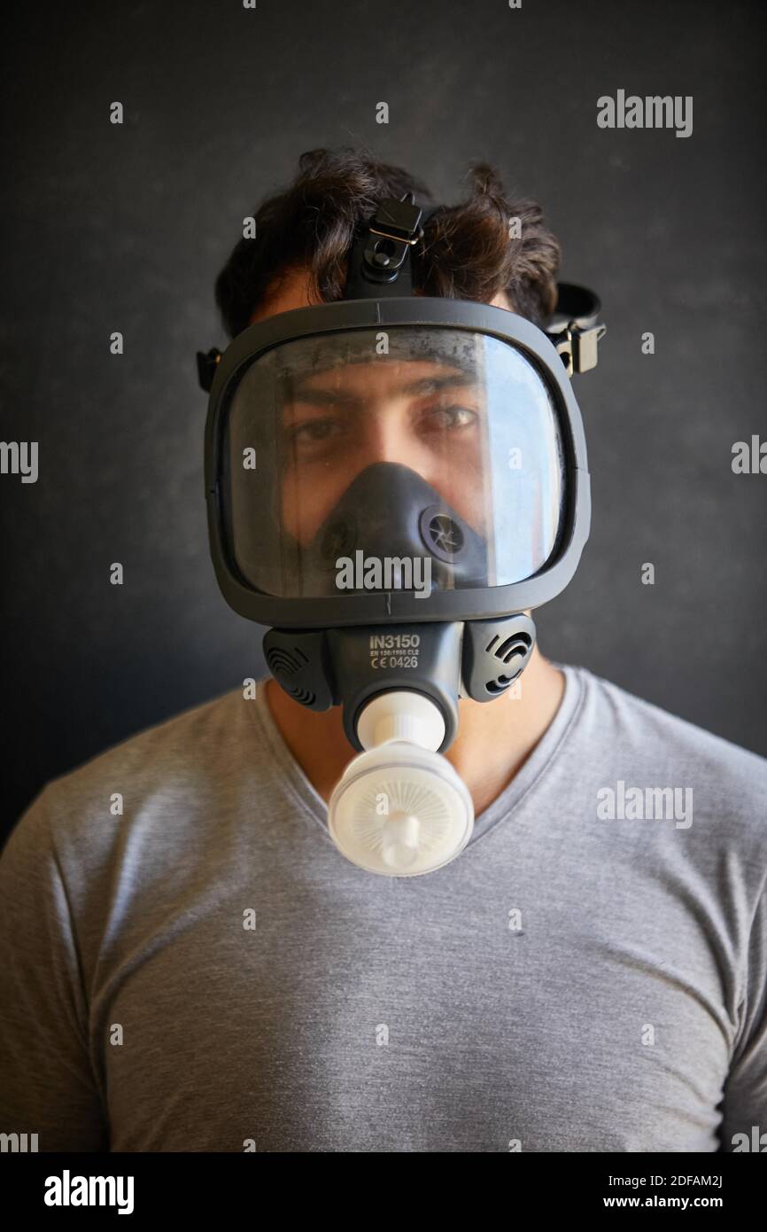 Masque de plongée transformé en respirateur à l'hôpital Bilda, épicentre de  l'épidémie du coronavirus en Algérie. Blida près d'Alger, Algérie le 3 juin  2020.face à la crise de Covid-19, l'association de plongée