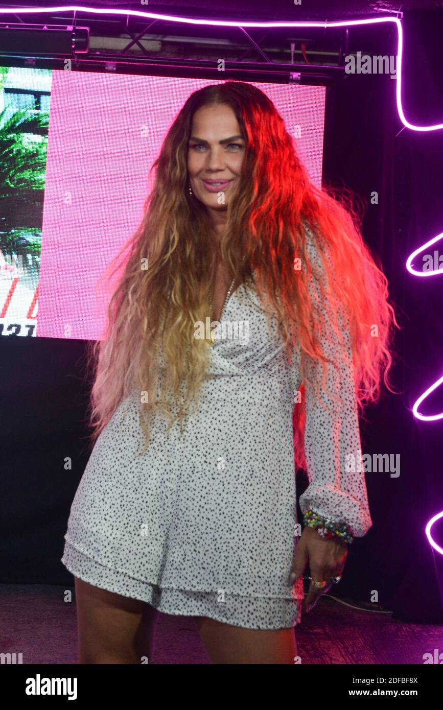 Mexico, Mexique. 03ème décembre 2020. MEXICO, MEXIQUE - DÉCEMBRE 3: L'actrice Niurka Marcos pose pour des photos lors d'une conférence de presse pour lancer son calendrier "Niurkalendar" au Rico Club le 3 décembre 2020 à Mexico, Mexique. Crédit: Carlos Tischler/Groupe Eyepix/accès photo crédit: Accès photo/Alamy Live News Banque D'Images