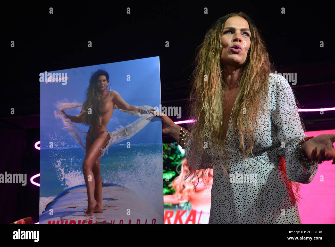 Mexico, Mexique. 03ème décembre 2020. MEXICO, MEXIQUE - DÉCEMBRE 3: L'actrice Niurka Marcos pose pour des photos lors d'une conférence de presse pour lancer son calendrier "Niurkalendar" au Rico Club le 3 décembre 2020 à Mexico, Mexique. Crédit: Carlos Tischler/Groupe Eyepix/accès photo crédit: Accès photo/Alamy Live News Banque D'Images