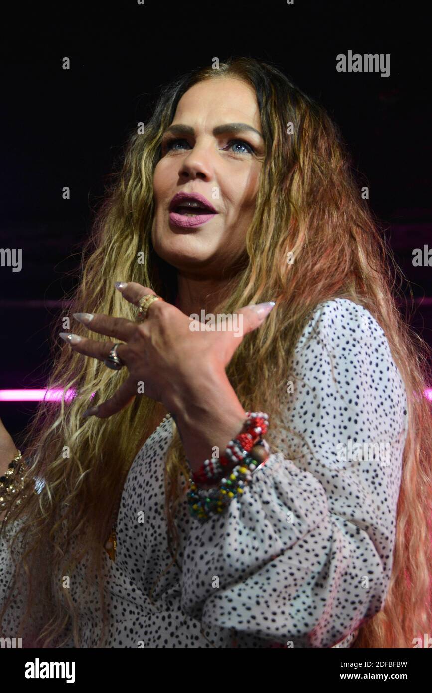 Mexico, Mexique. 03ème décembre 2020. MEXICO, MEXIQUE - DÉCEMBRE 3: L'actrice Niurka Marcos pose pour des photos lors d'une conférence de presse pour lancer son calendrier "Niurkalendar" au Rico Club le 3 décembre 2020 à Mexico, Mexique. Crédit: Carlos Tischler/Groupe Eyepix/accès photo crédit: Accès photo/Alamy Live News Banque D'Images