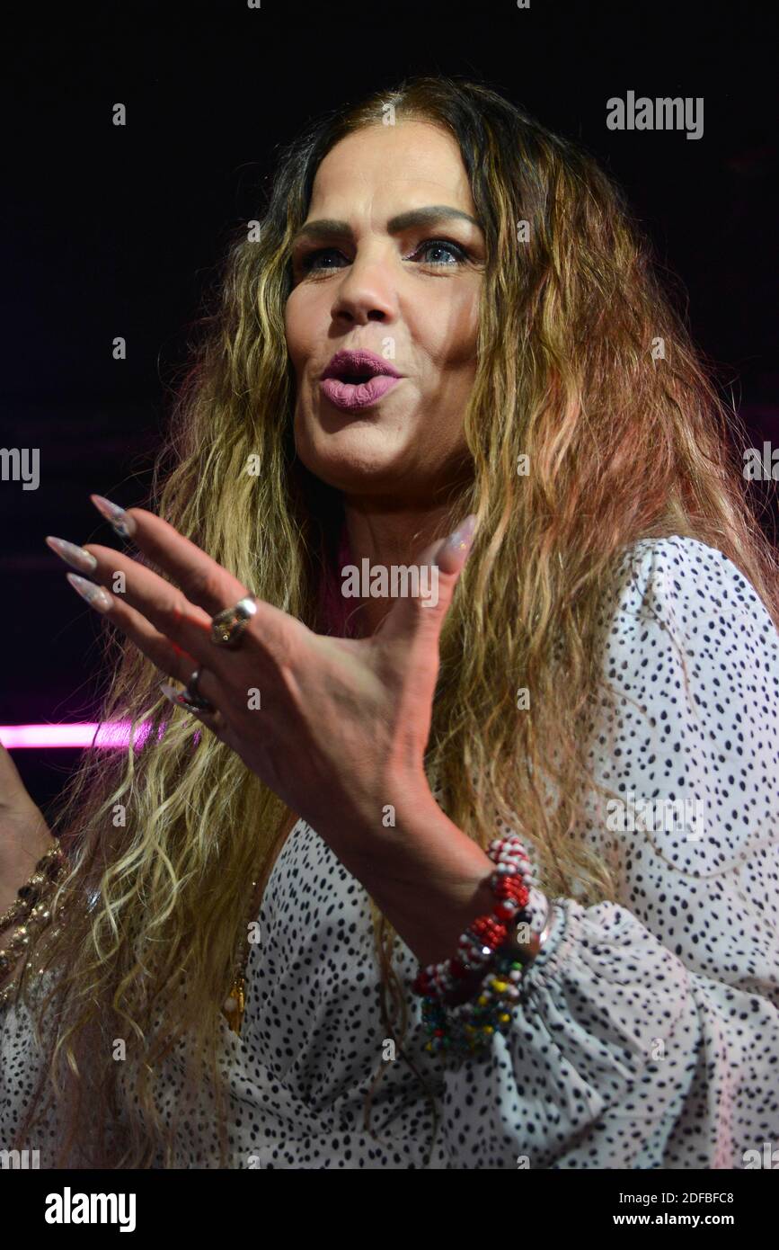 Mexico, Mexique. 03ème décembre 2020. MEXICO, MEXIQUE - DÉCEMBRE 3: L'actrice Niurka Marcos pose pour des photos lors d'une conférence de presse pour lancer son calendrier "Niurkalendar" au Rico Club le 3 décembre 2020 à Mexico, Mexique. Crédit: Carlos Tischler/Groupe Eyepix/accès photo crédit: Accès photo/Alamy Live News Banque D'Images