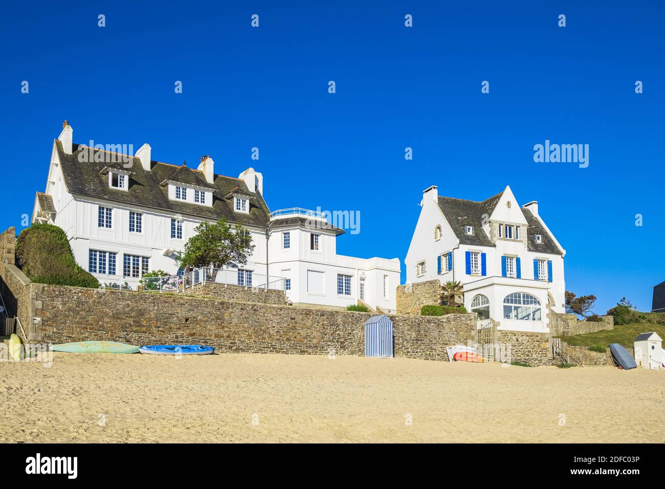 France, Finistère, Carantec le long du sentier de randonnée GR 34 ou du sentier des douanes, plage GR?ve Blanche Banque D'Images
