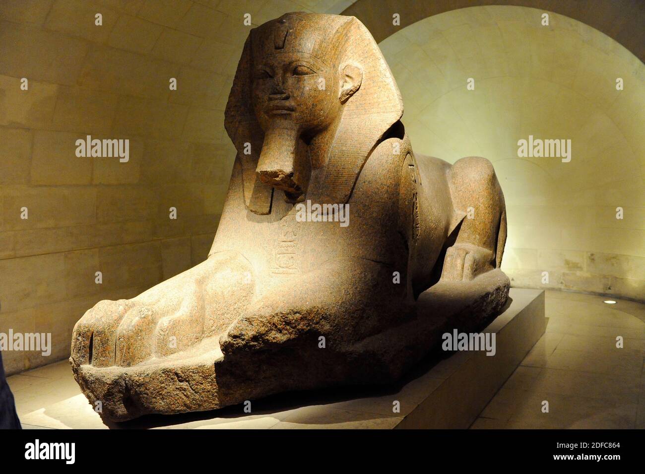 France, Paris, région classée au patrimoine mondial de l'UNESCO, Musée du Louvre, département des antiquités égyptiennes, Sully, crypte du sphinx Banque D'Images