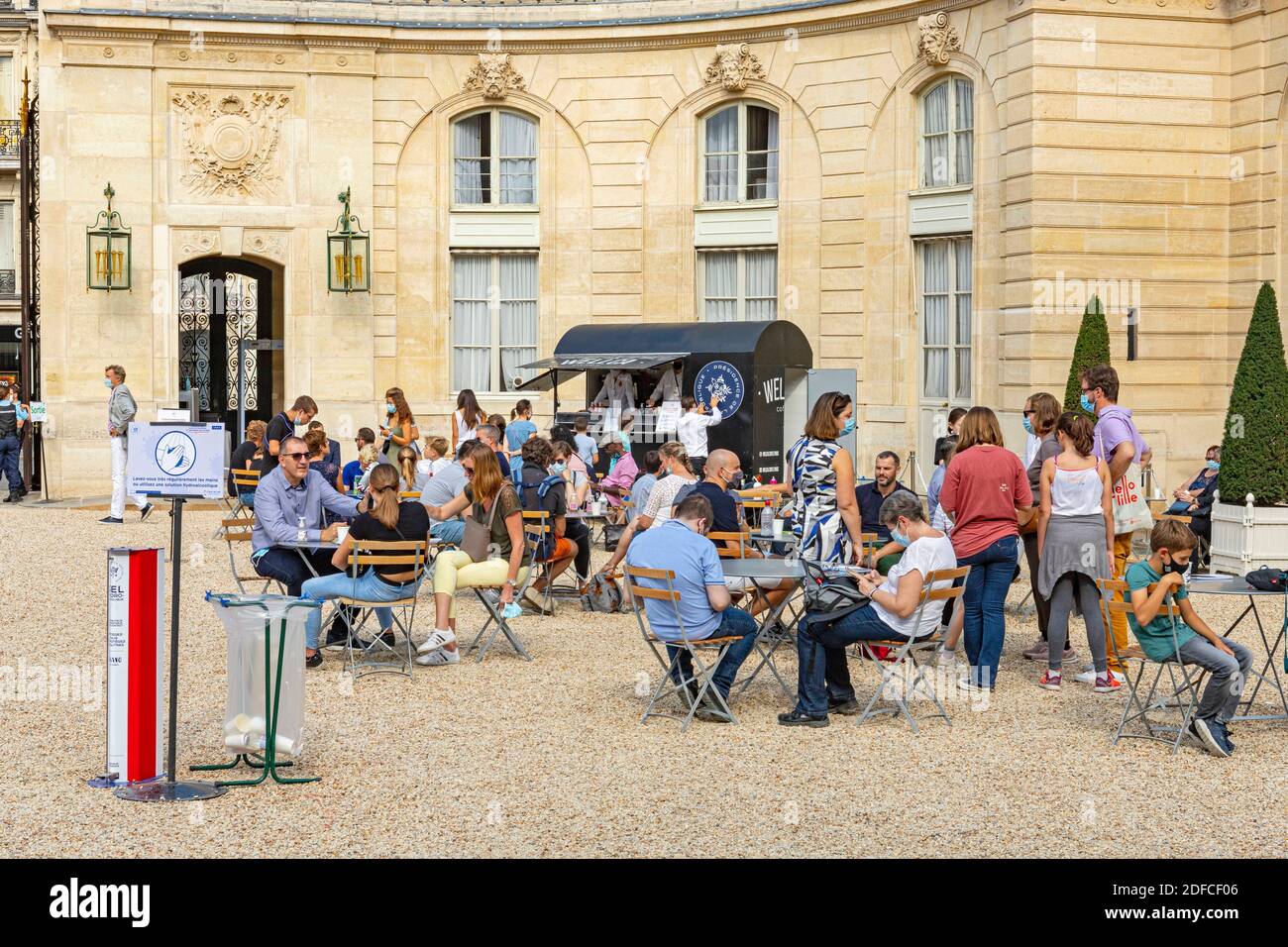 France, Paris, Elysée Palace, Heritage Day, cafétéria dans la cour de l'Elysée Banque D'Images