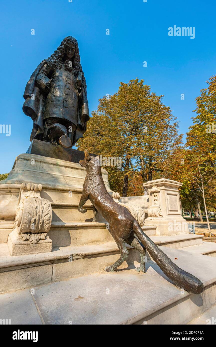 France, Paris, jardin de Ranelagh, statue de Jean de la Fontaine, avec