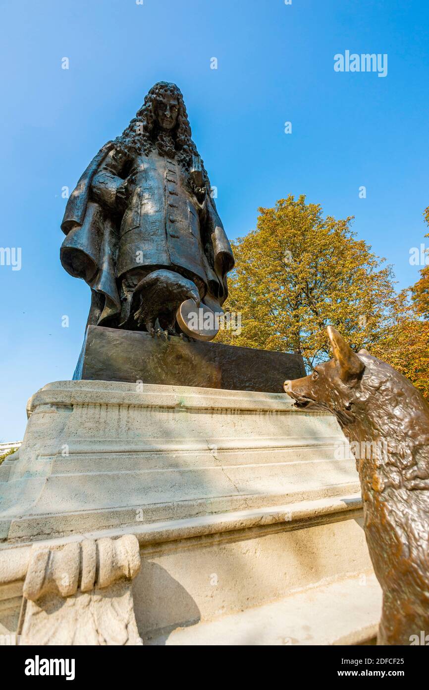 France, Paris, jardin de Ranelagh, statue de Jean de la Fontaine, avec