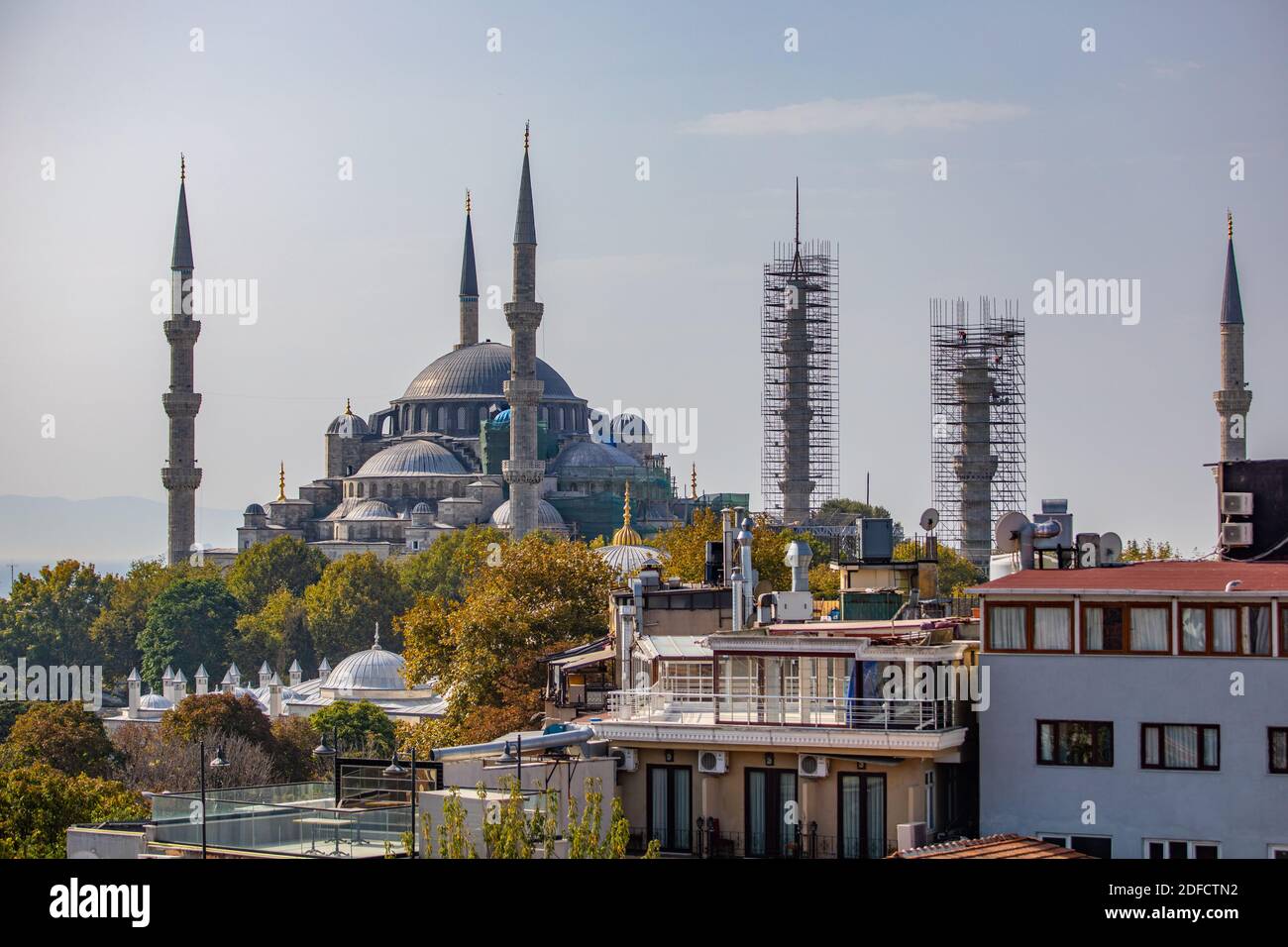 La Mosquée bleue ou Sultanahmet Camii est la plus grande mosquée À Istanbul et est une grande attraction touristique Banque D'Images