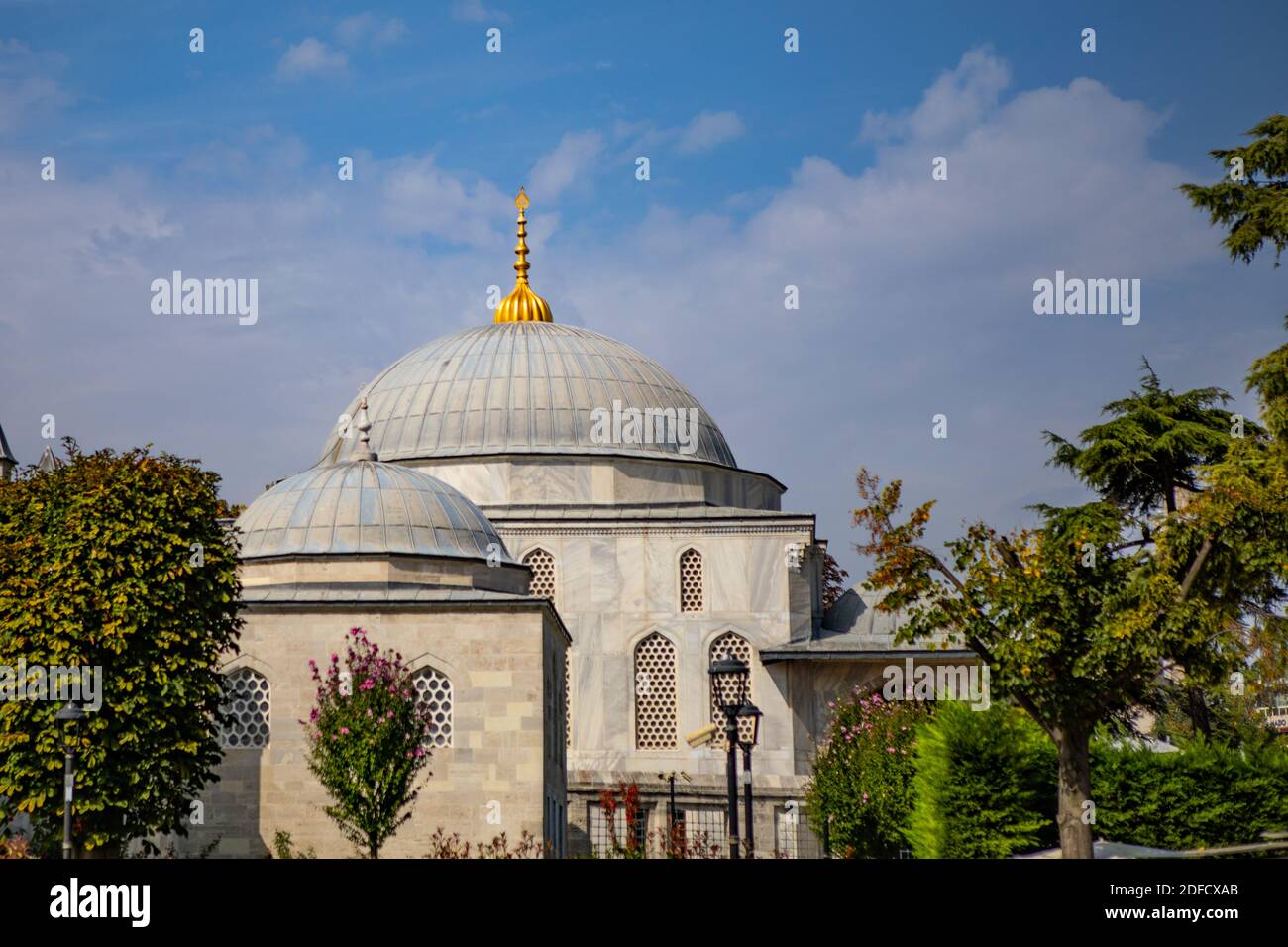 La Mosquée bleue ou Sultanahmet Camii est la plus grande mosquée À Istanbul et est une grande attraction touristique Banque D'Images