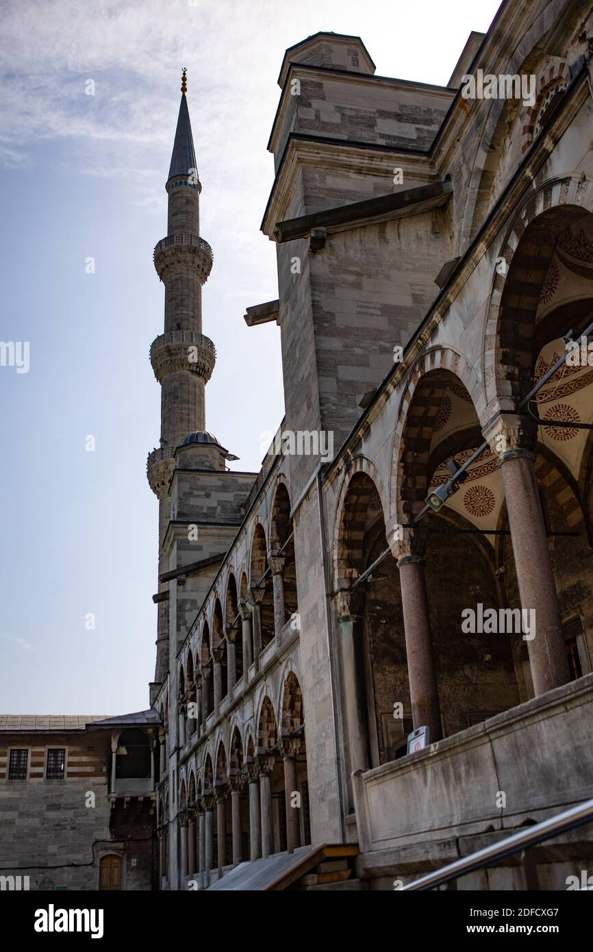 La Mosquée bleue ou Sultanahmet Camii est la plus grande mosquée À Istanbul et est une grande attraction touristique Banque D'Images