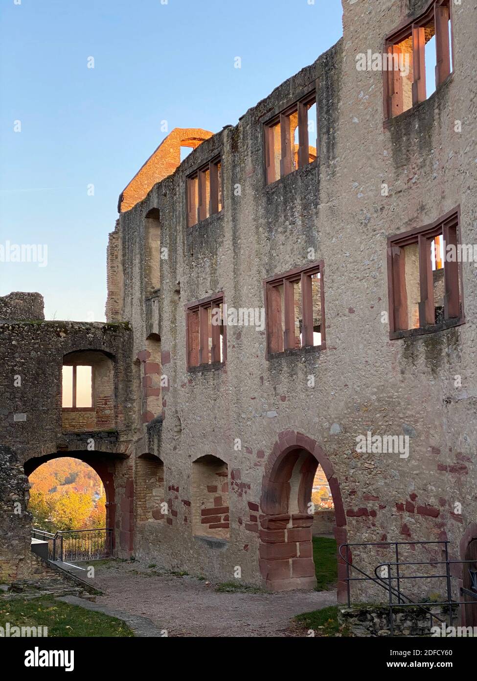 Ruines du château de Landskron à Oppenheim, Rheinhessen, construit au XIIIe siècle, Rhénanie-Palatinat Banque D'Images