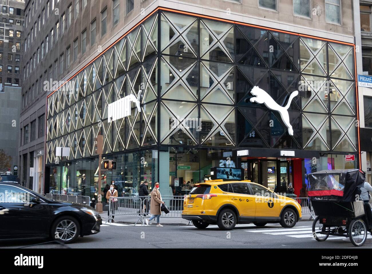 Puma Flagship sur la Cinquième Avenue, New York City, USA Banque D'Images