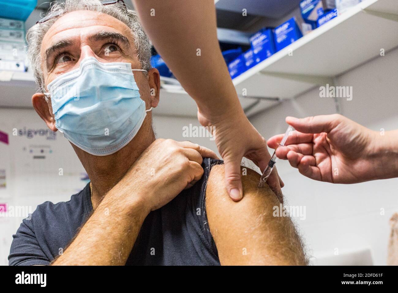 Vaccination contre la grippe en pharmacie, France, octobre 2020. Banque D'Images