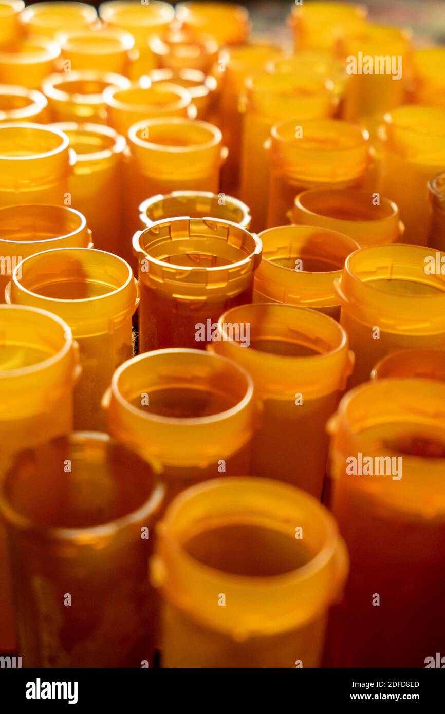 Vider les bocaux de médicaments Banque D'Images