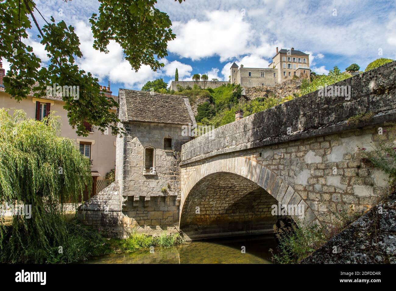 CHÂTEAU ET KEEP, MAILLY LE CHÂTEAU ET FONTAINE AU LOUP, YONNE, BOURGOGNE, FRANCE Banque D'Images