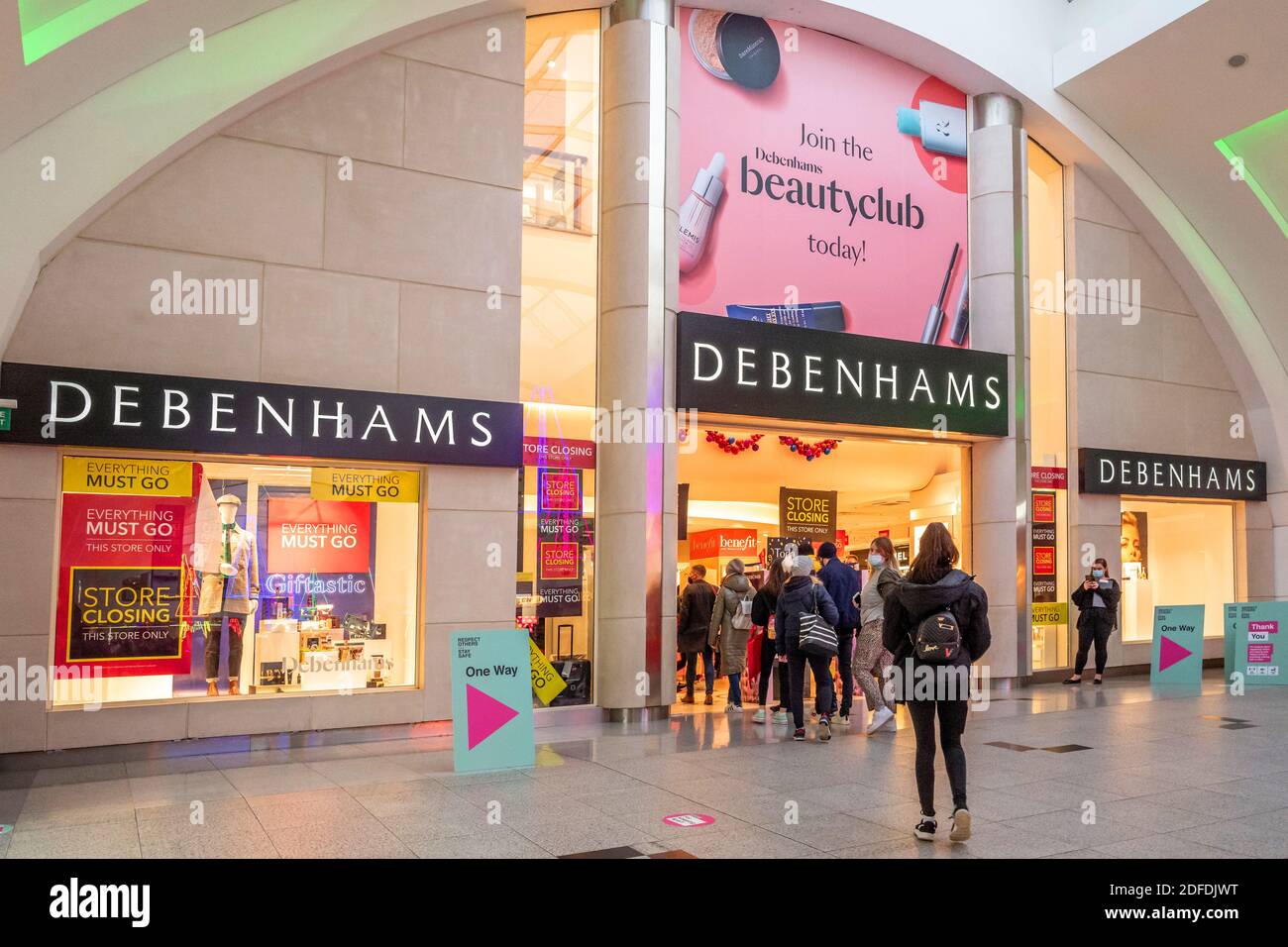 Brighton, le 4 décembre 2020 : le magasin Debenhams de la place Churchill de Brighton cet après-midi, l'entreprise annonce sa fermeture imminente avec la perte de 12,000 emplois. Crédit : Andrew Hasson/Alamy Live News Banque D'Images