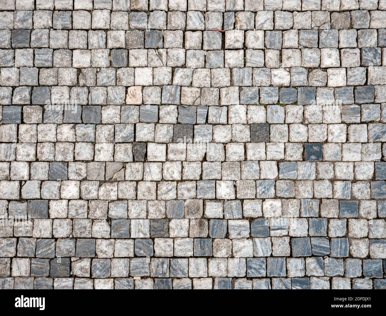 Pavés. Texture de fond abstraite de pierres en marbre dans le quartier de la vieille ville de Prague, République tchèque. Banque D'Images