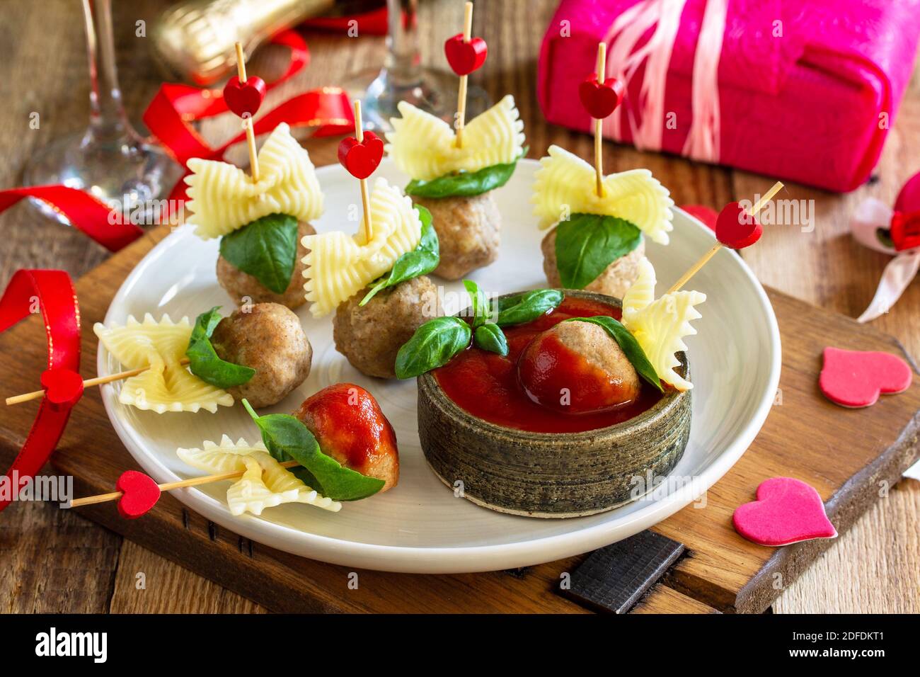 Table Pour Diner D Anniversaire Dans Le Salon Photo Stock Alamy