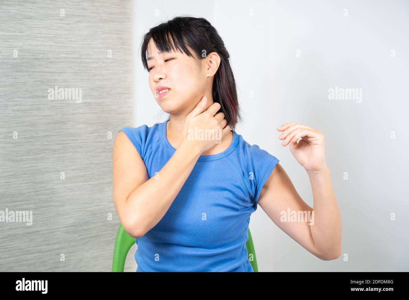 Douleur au cou Banque D'Images