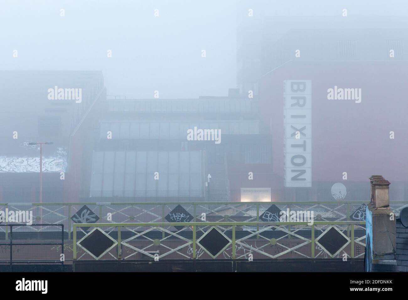 Vue sur le centre de loisirs de Brixton dans FOG, Brixton, Londres Banque D'Images