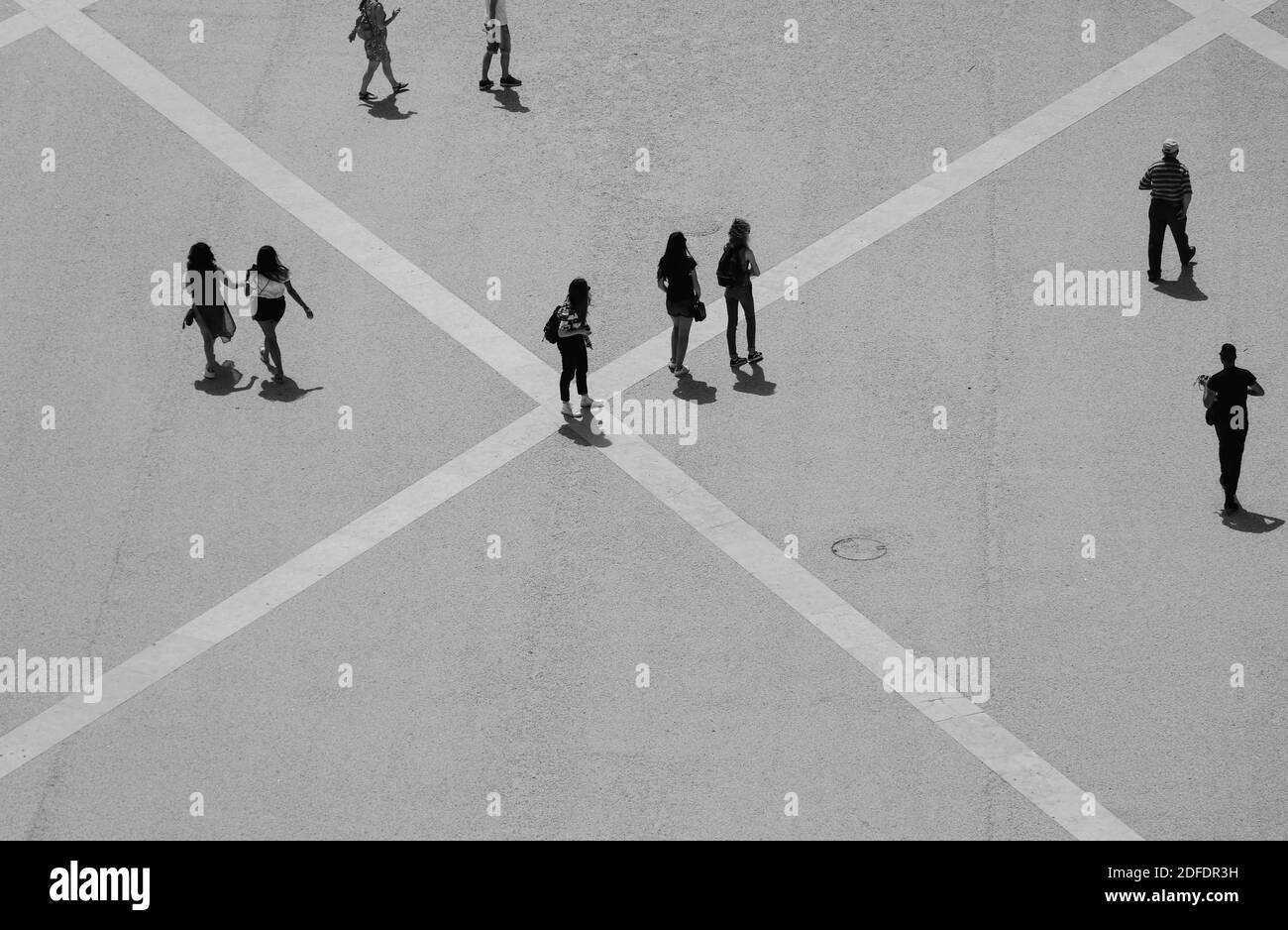 Vue aérienne des personnes marchant dans une rue. Lisbonne Banque D'Images Vue aérienne des personnes marchant dans une rue. Lisbonne Banque D'Images