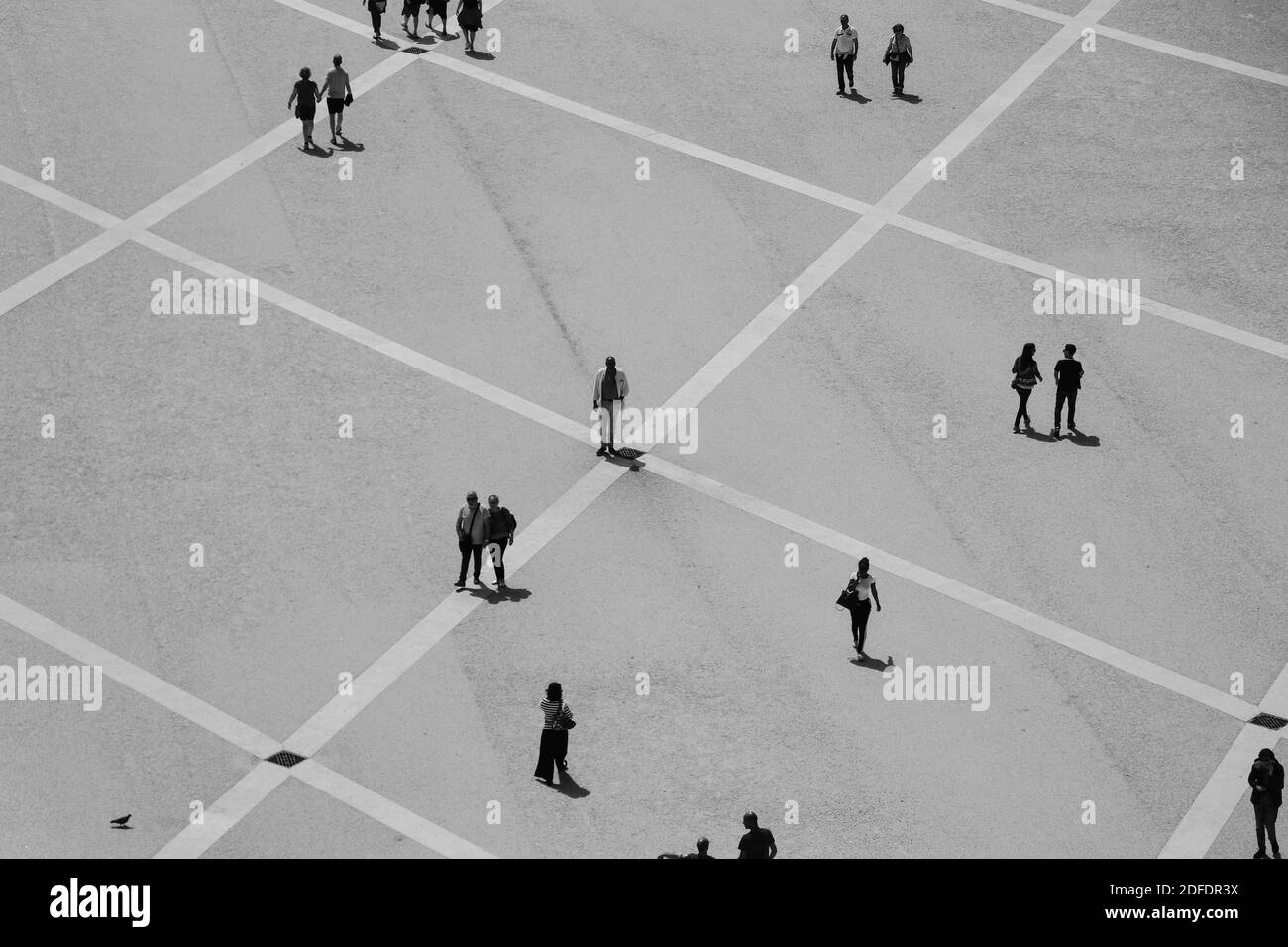 Vue aérienne des personnes marchant dans une rue. Lisbonne Banque D'Images Vue aérienne des personnes marchant dans une rue. Lisbonne Banque D'Images