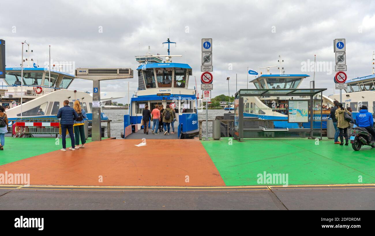 Amsterdam, pays-Bas - 18 mai 2018 : service de traversier pour passagers piétons à Amsterdam, pays-Bas. Banque D'Images