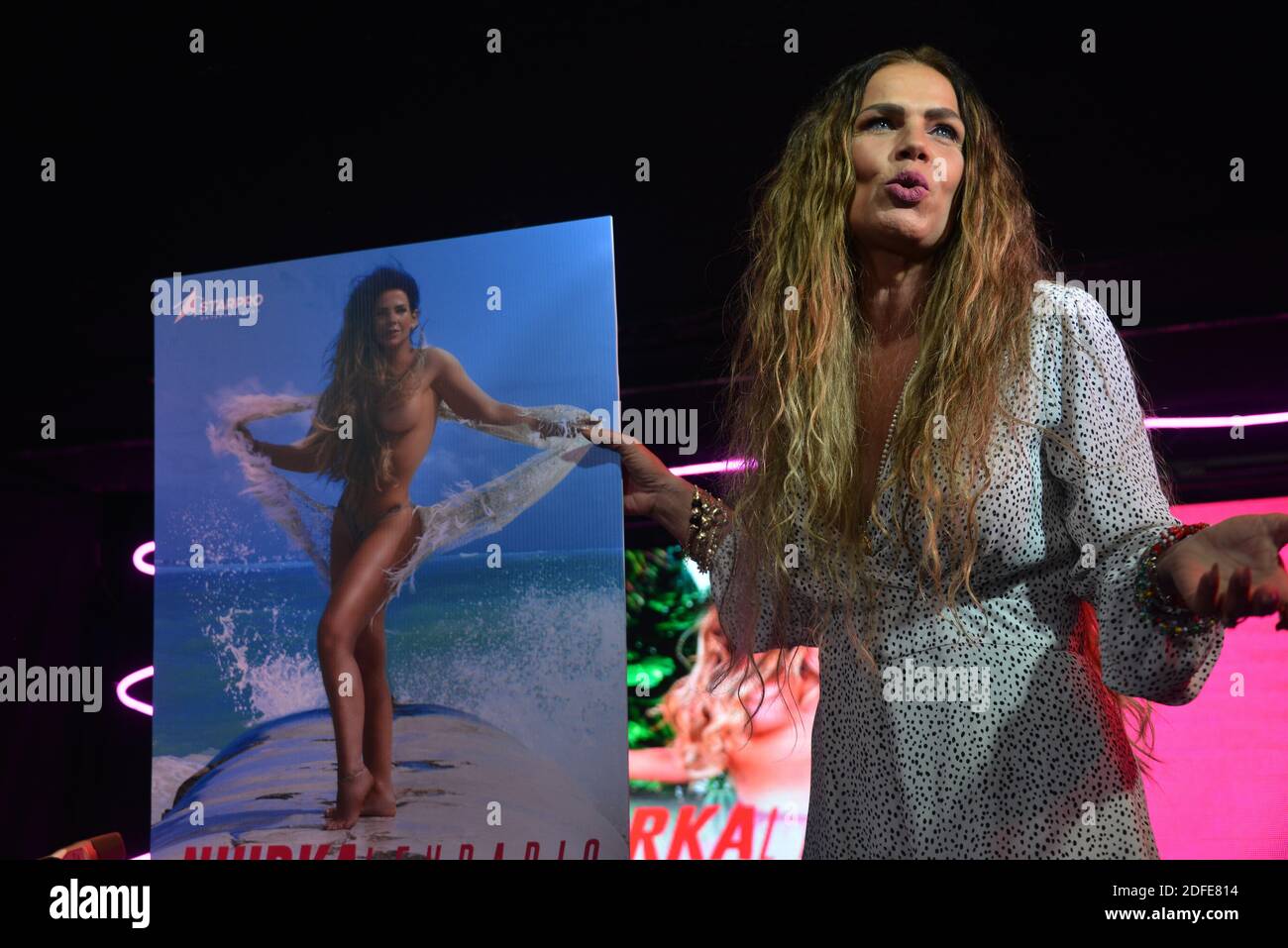 Mexico, Mexique. 03ème décembre 2020. L'actrice Niurka Marcos pose pour des photos lors d'une conférence de presse pour lancer son calendrier "Niurkalendar" au Rico Club. (Photo par Eyepix Group/Pacific Press) crédit: Pacific Press Media production Corp./Alay Live News Banque D'Images