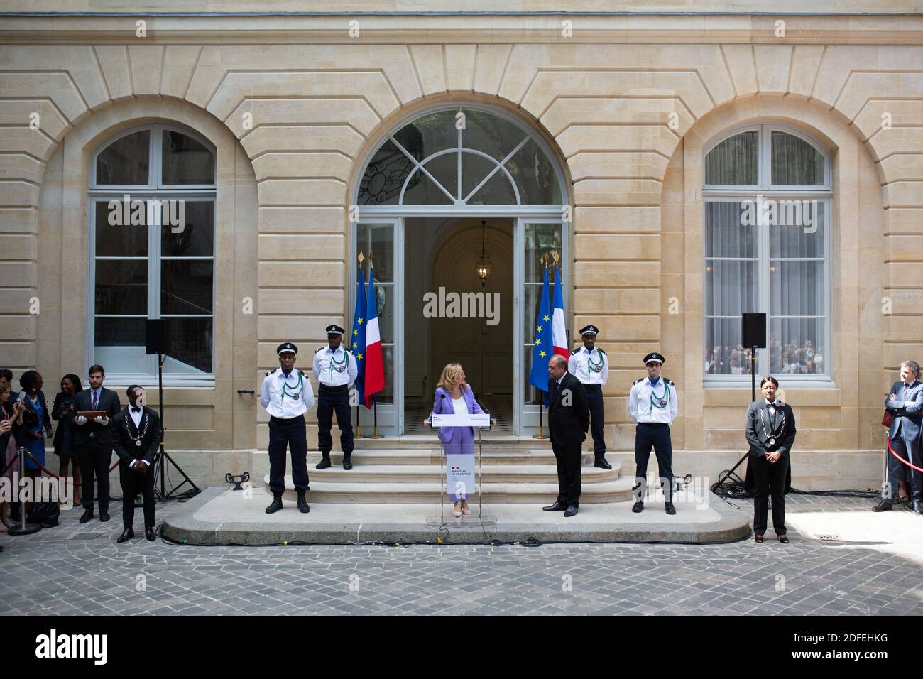 Nicole Belloubet, ministre française de la Justice, et Eric Dupond-Moretti, récemment nommé ministre français de la Justice, lors de la cérémonie de passation de pouvoir au ministère français de la Justice à Paris le 7 juillet 2020, suite à la remise à neuf du cabinet français. Photo de Raphael Lafargue/ABACAPRESS.COM Banque D'Images