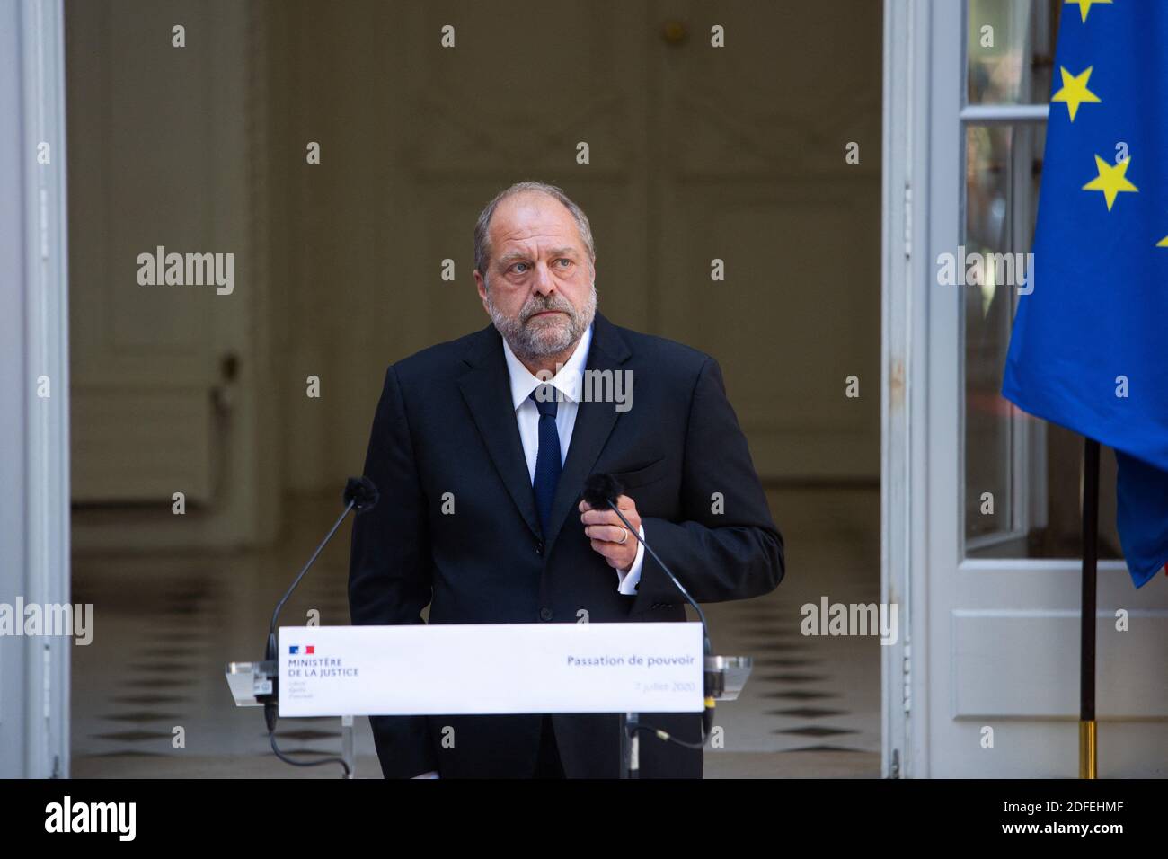 Eric Dupond-Moretti, récemment nommé ministre français de la Justice, prononce un discours lors de la cérémonie de passation de pouvoir au ministère français de la Justice à Paris, le 7 juillet 2020, à la suite du remaniement du cabinet français. Photo de Raphael Lafargue/ABACAPRESS.COM Banque D'Images