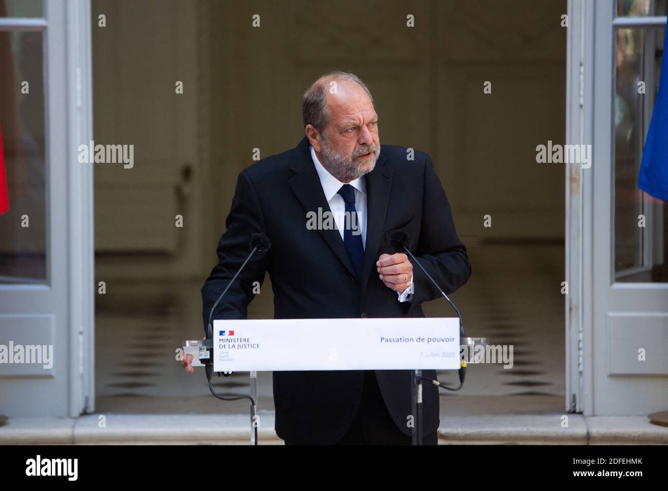 Eric Dupond-Moretti, récemment nommé ministre français de la Justice, prononce un discours lors de la cérémonie de passation de pouvoir au ministère français de la Justice à Paris, le 7 juillet 2020, à la suite du remaniement du cabinet français. Photo de Raphael Lafargue/ABACAPRESS.COM Banque D'Images