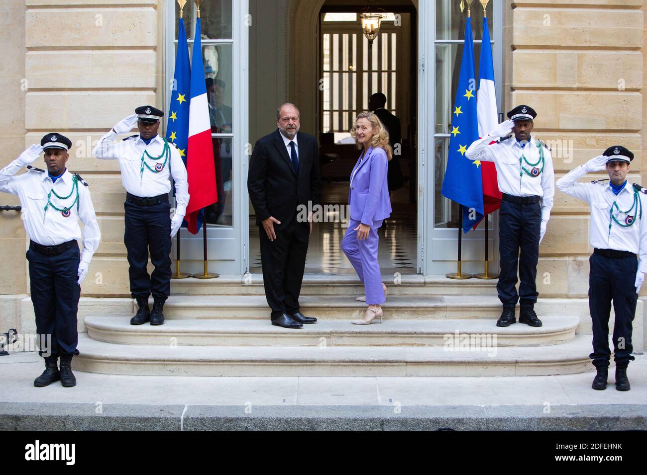 Nicole Belloubet, ministre française de la Justice, et Eric Dupond-Moretti, récemment nommé ministre français de la Justice, lors de la cérémonie de passation de pouvoir au ministère français de la Justice à Paris le 7 juillet 2020, suite à la remise à neuf du cabinet français. Photo de Raphael Lafargue/ABACAPRESS.COM Banque D'Images