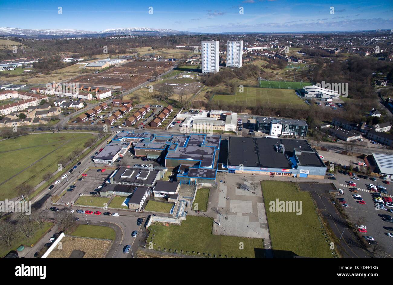 Vue aérienne de drone sur Drumchapelle Shopping Centre Glasgow Banque D'Images