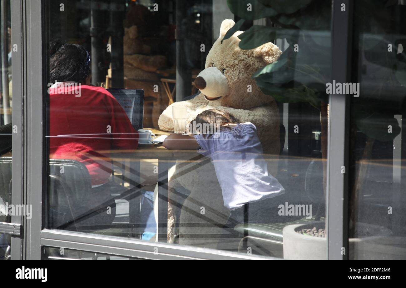 Atmosphère dans les rues de Paris à Saint Germain des Prés, la Brasserie le Choupinet près du jardin du Luxembourg, à Paris, France, le 20 juillet 2020. Photo de Denis Guignebourg/ABACAPRESS.COM Banque D'Images