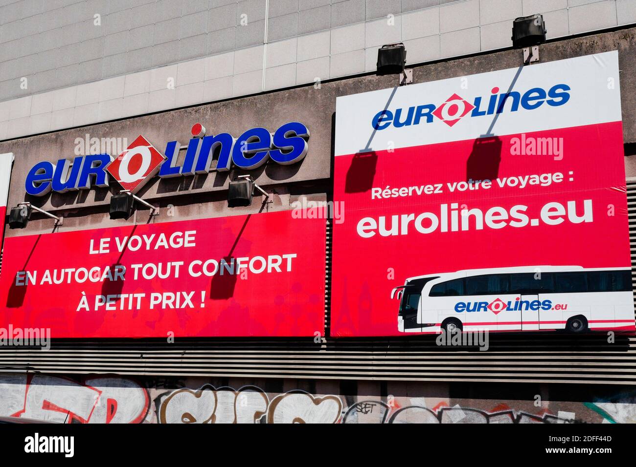 Cessation des activités à la gare routière Eurolines de Gallieni, porte de  Bagnolet, Paris, France, le 22 juillet 2020. Eurolines (Flixbus) mis en  liquidation obligatoire. Le tribunal commercial de Nanterre a mis