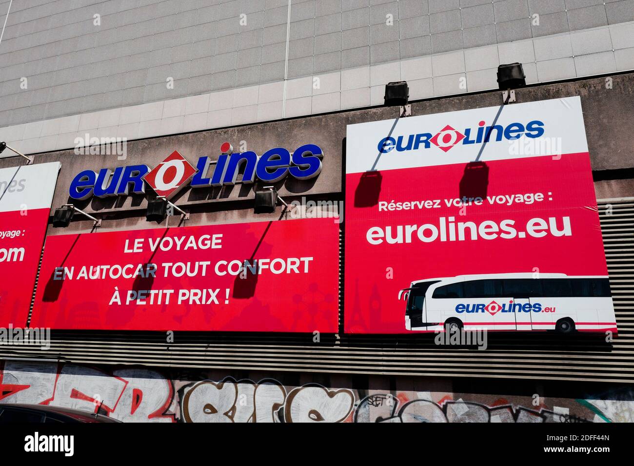 Cessation des activités à la gare routière Eurolines de Gallieni, porte de  Bagnolet, Paris, France, le 22 juillet 2020. Eurolines (Flixbus) mis en  liquidation obligatoire. Le tribunal commercial de Nanterre a mis