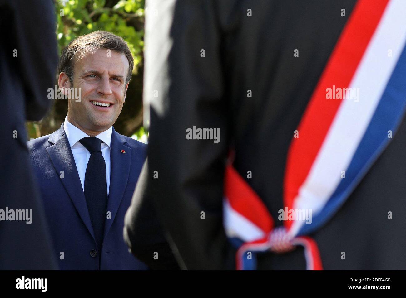 Le président français Emmanuel Macron assiste à la présentation de l'opération 'quartier d'été 2020' par six associations implosées, au château de Chambord, Loir et cher, France. Le 22 juillet 2020. © Stéphane Lemouton / Bestimage le président français Emmanuel Macron assiste à la présentation de l'opération 'quartier d'été 2020' par six associations impliquées, au château de Chambord, Loir et cher, France. Le 22 juillet 2020 Banque D'Images