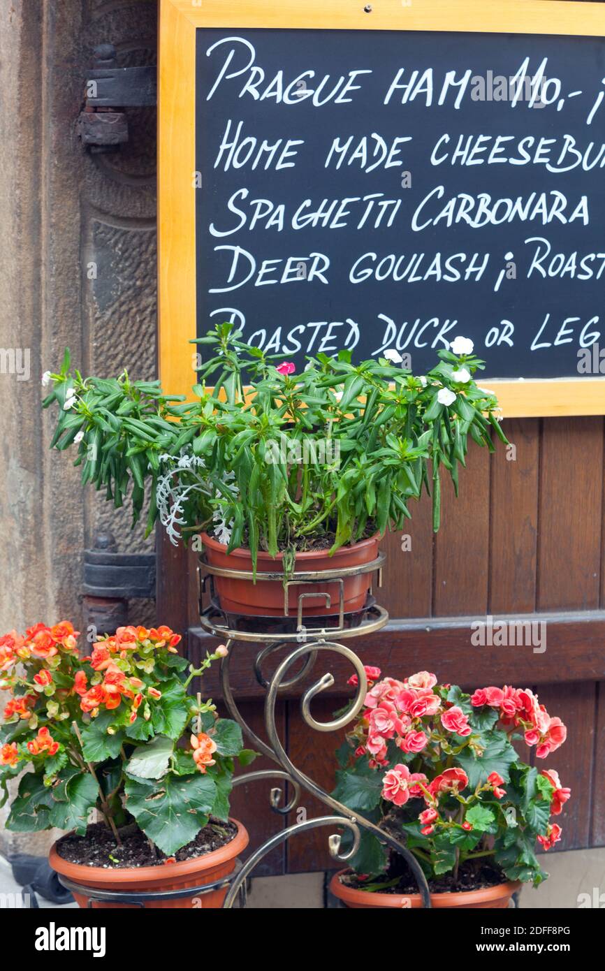 Menu tableau de craie du restaurant Mala Strana Prague Banque D'Images