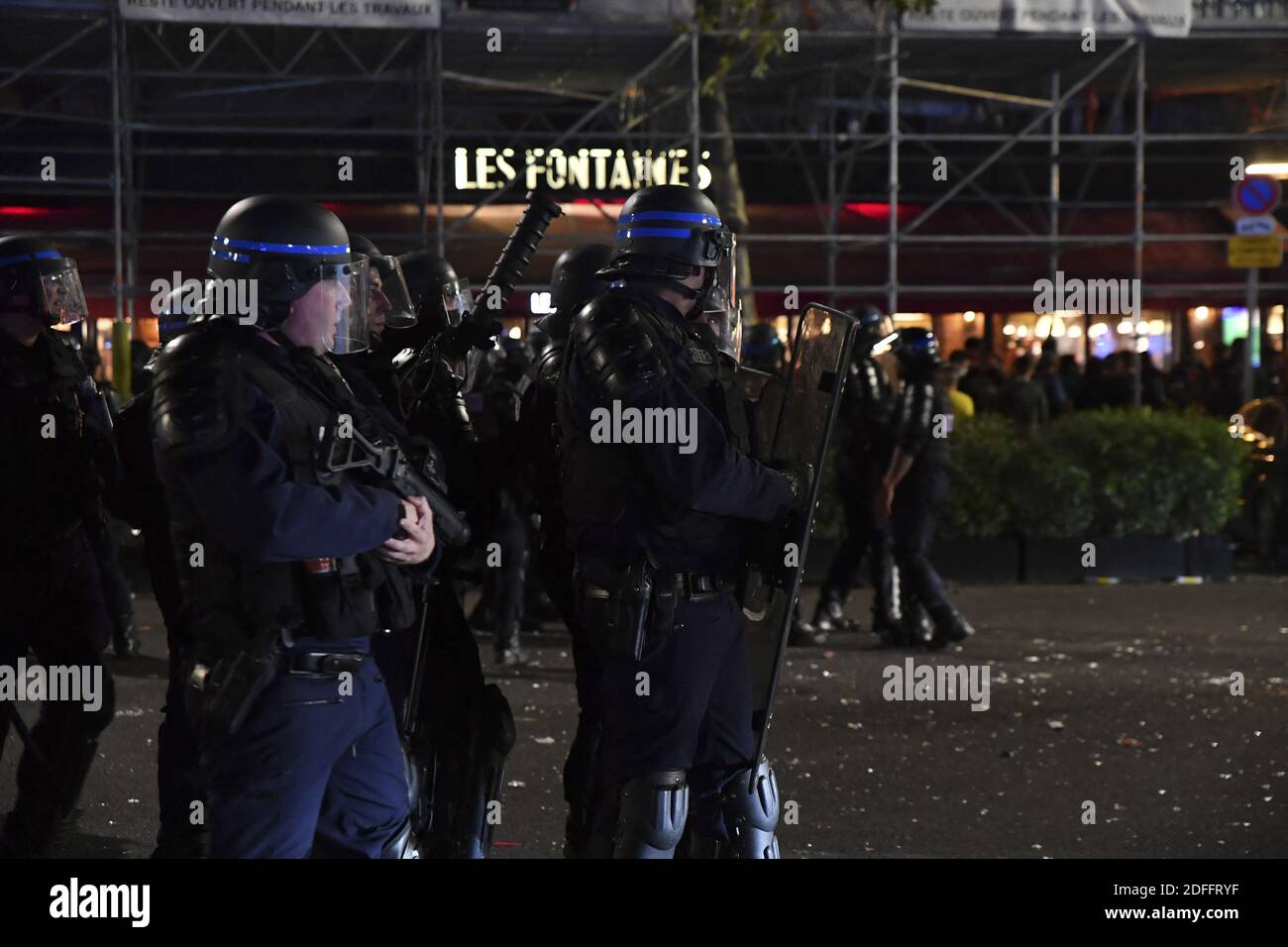 Les fans de Paris Saint Germain goûtent à la police Riot française ...